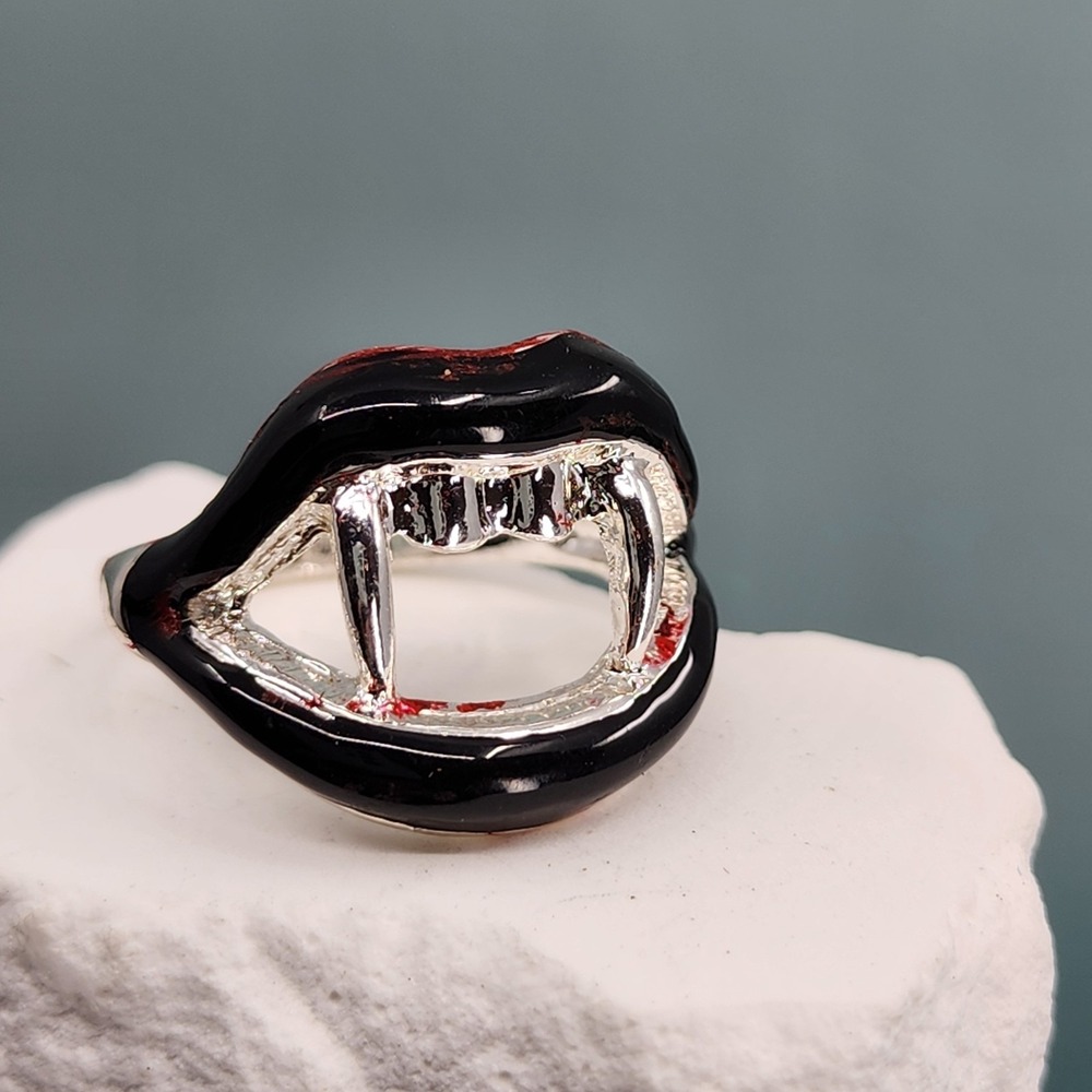 Black Red Enamel Vampire Fang Ring Silver Tone Gothic Halloween Statement Ring